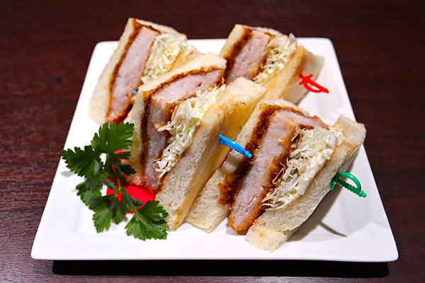 国産豚のミルフィーユ カツサンド
※数量限定　¥1,870